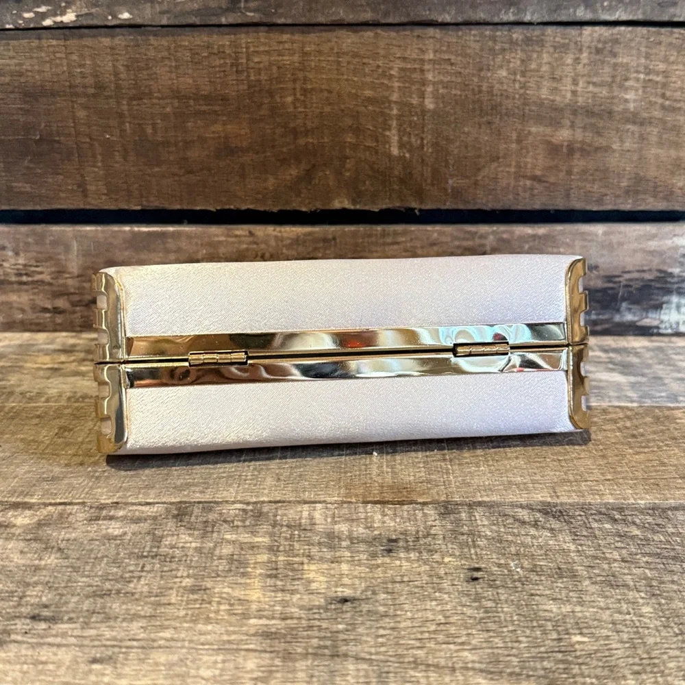 Elegant Metallic Silver Evening Clutch with Gold Chain
